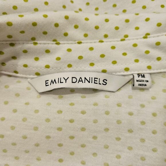 Emily Daniels Petite Medium Short Sleeve One Pocket Dot Blouse - Picture 4 of 8